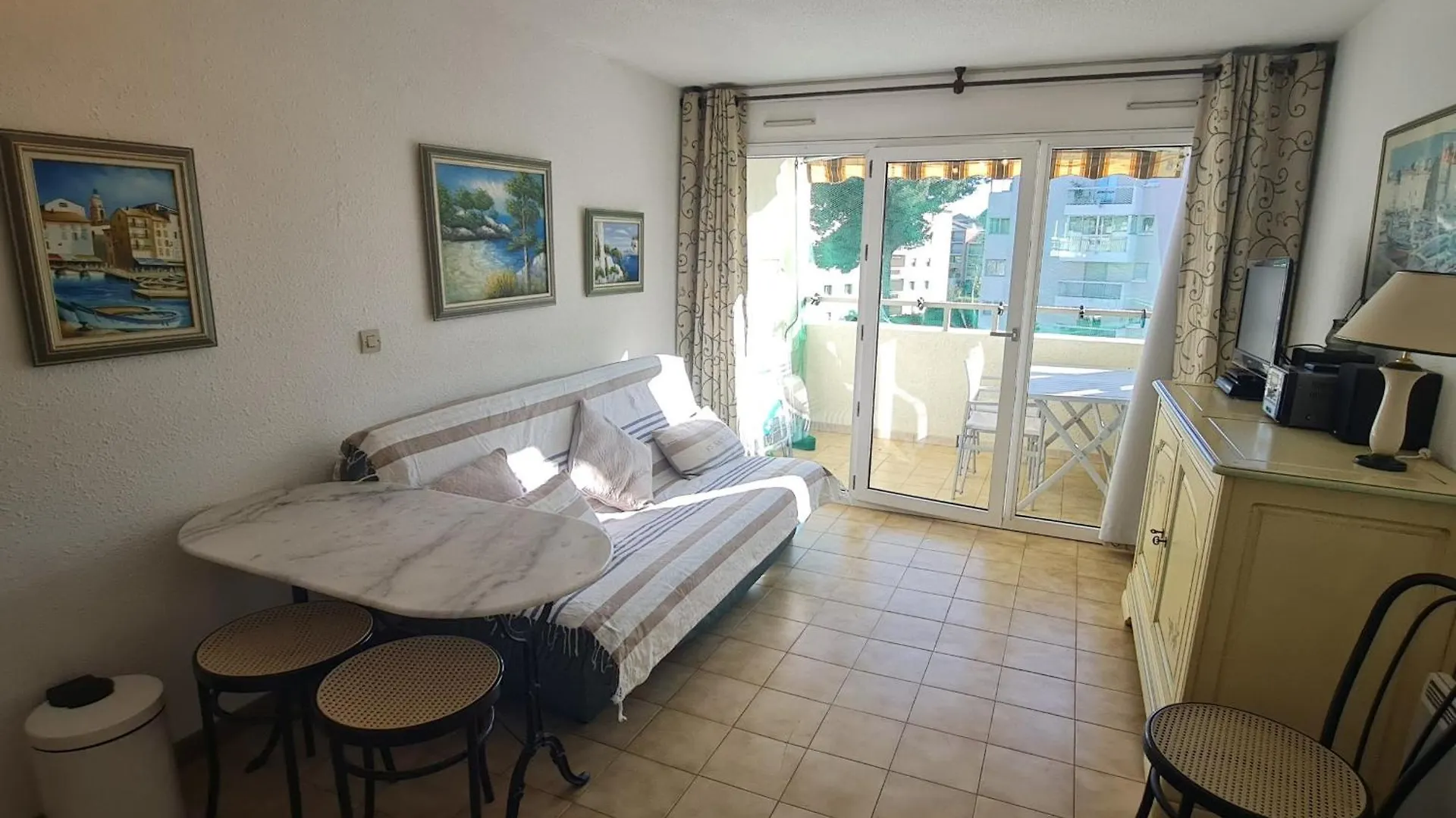 Appartement 2P Avec Balcon, Piscine Et Parking Proche Centre De Sainte-Maxime - Fr-1-780-40 0*,