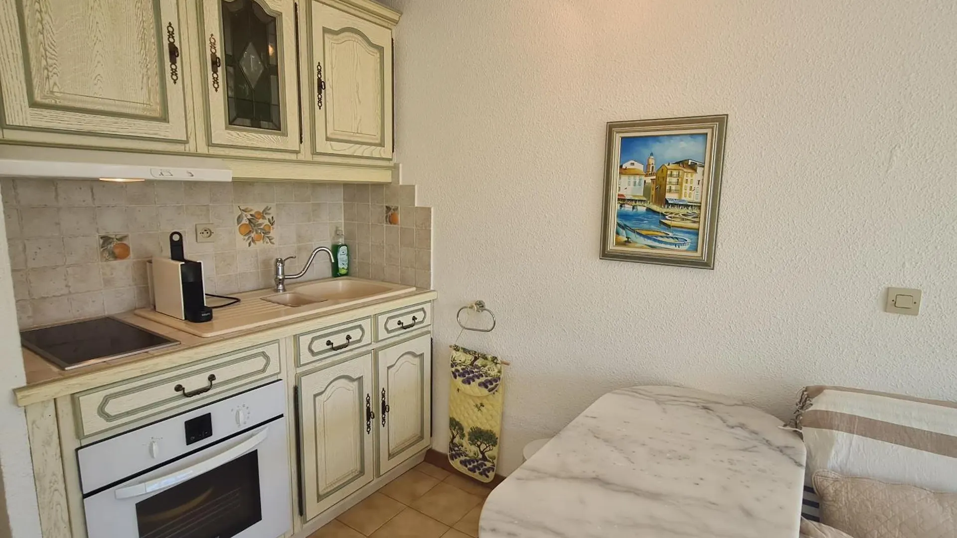 Appartement 2P Avec Balcon, Piscine Et Parking Proche Centre De Sainte-Maxime - Fr-1-780-40 0*,  France