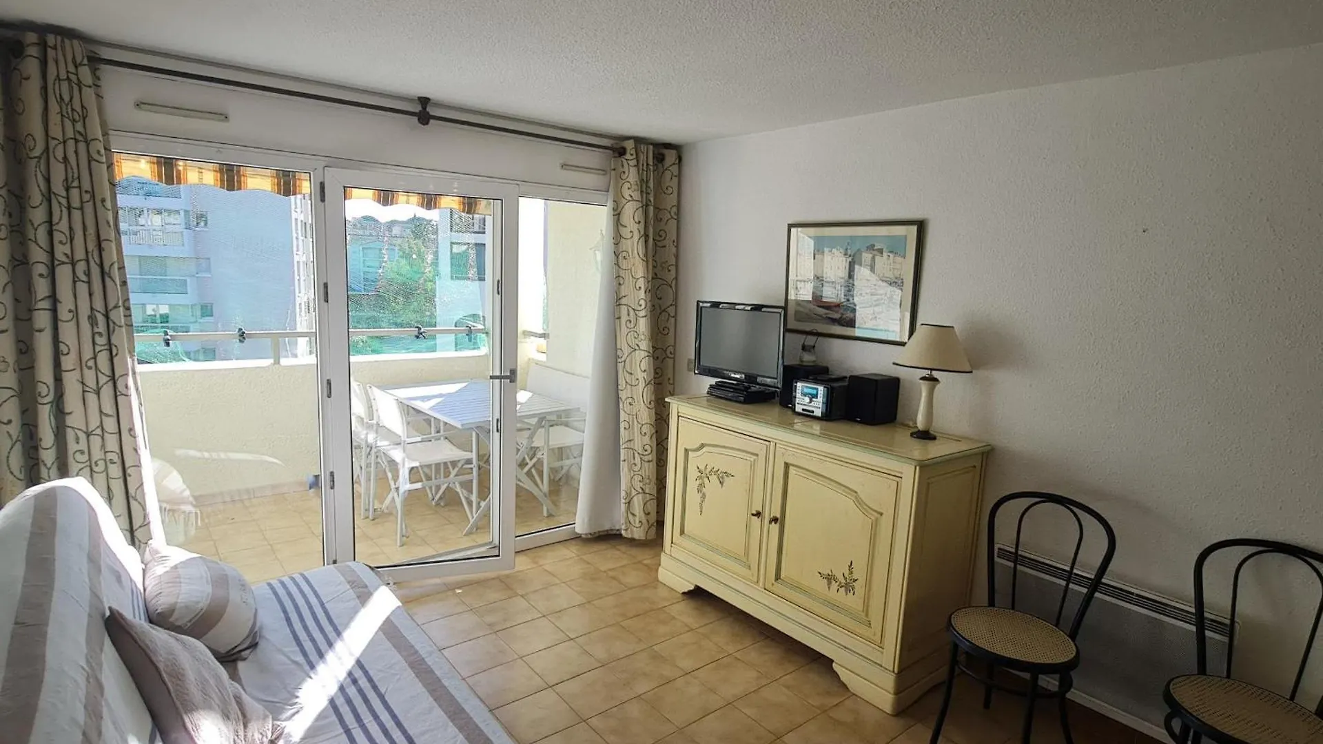 Appartement 2P Avec Balcon, Piscine Et Parking Proche Centre De Sainte-Maxime - Fr-1-780-40 Apartment